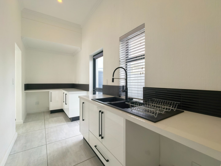 5 Bedroom Property for Sale in Kingswood Golf Estate Western Cape